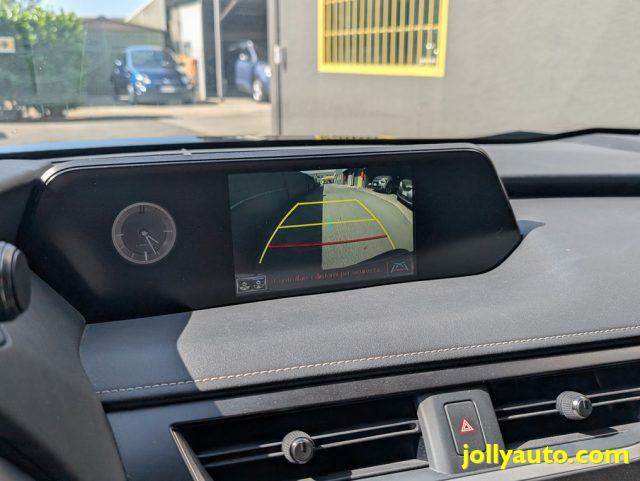 LEXUS UX 250h usata, con USB