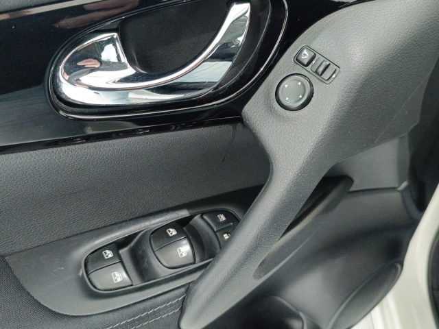 NISSAN Qashqai usata, con Sensori di parcheggio posteriori