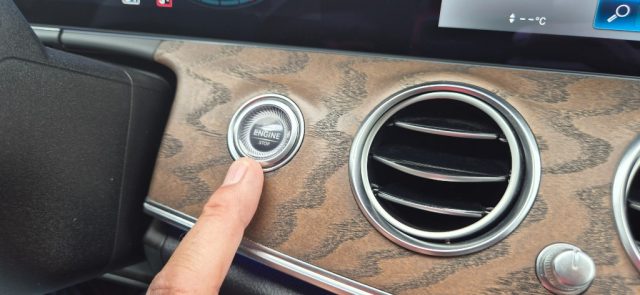 MERCEDES-BENZ E 220 usata, con Vivavoce