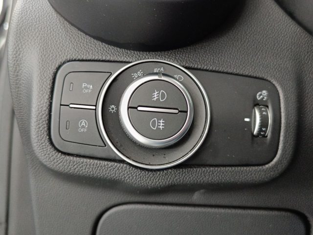 ALFA ROMEO Stelvio usata, con Autoradio digitale