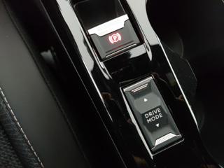 PEUGEOT 2008 usata, con Sistema di navigazione