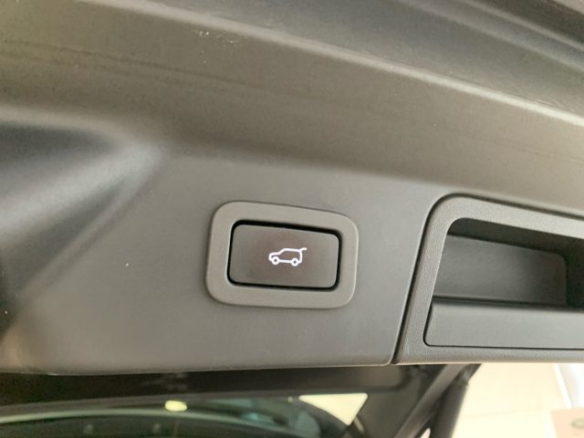 LAND ROVER Range Rover Velar usata, con Bluetooth
