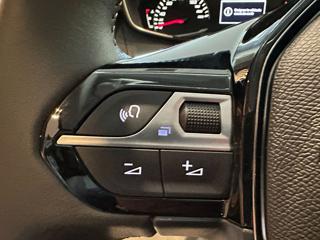PEUGEOT 208 usata, con Sensori di parcheggio posteriori