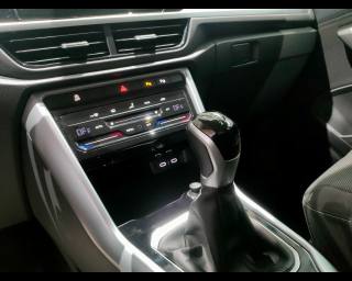 VOLKSWAGEN T-Roc usata, con USB