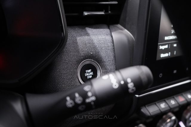 RENAULT Clio usata, con Touch screen
