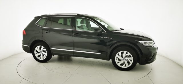 VOLKSWAGEN Tiguan Allspace usata, con USB