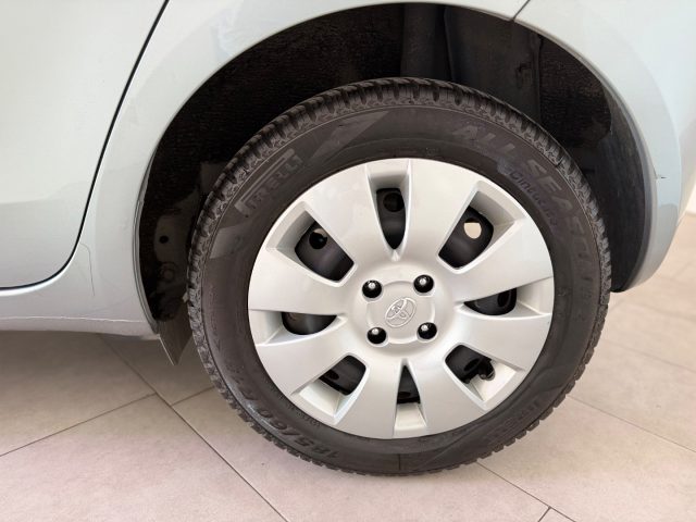 TOYOTA Yaris usata 17