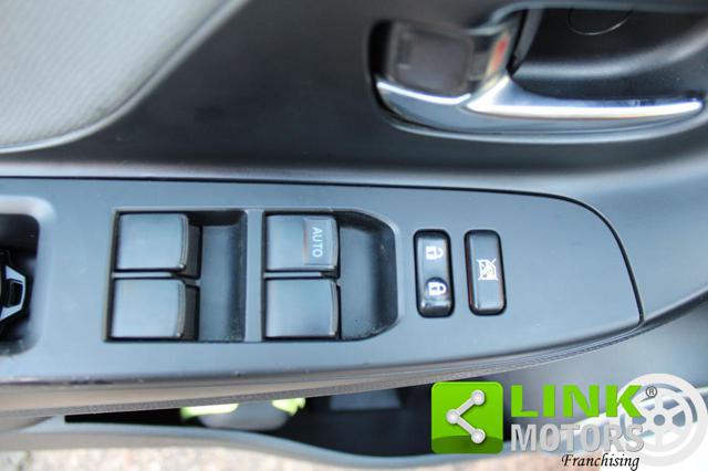 TOYOTA Yaris usata 18