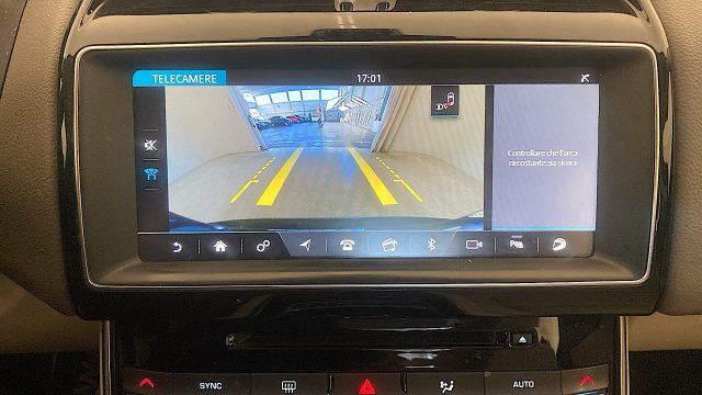 JAGUAR XE usata, con Touch screen