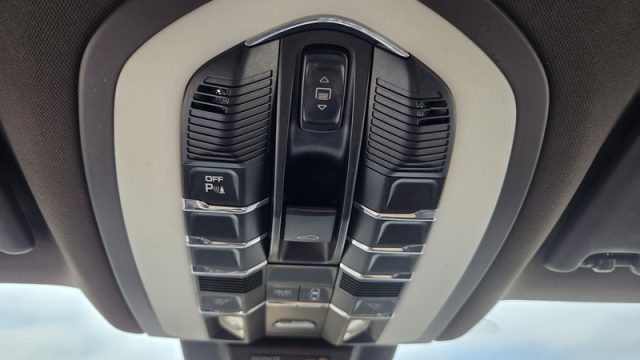 PORSCHE Macan usata, con Vivavoce