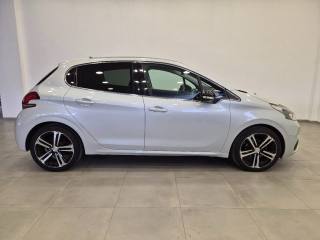 PEUGEOT 208 usata, con Autoradio