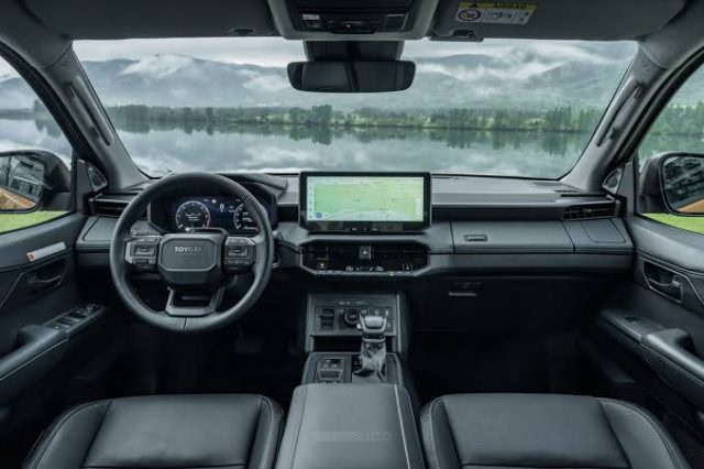 TOYOTA Hilux usata, con Autoradio