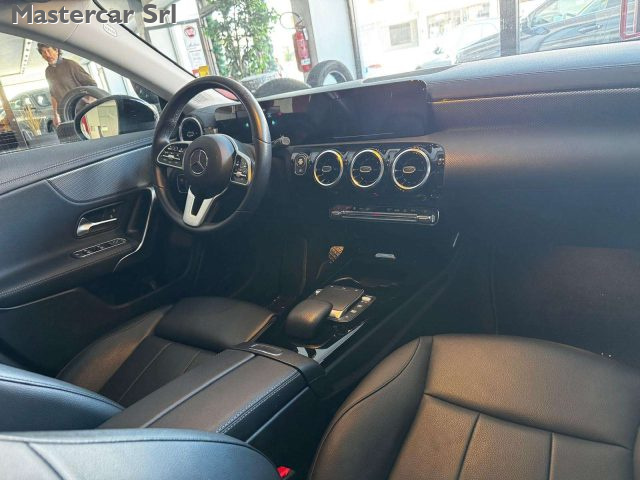 MERCEDES-BENZ CLA 200 usata, con Park Distance Control