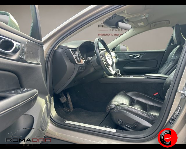 VOLVO V60 Cross Country usata, con Specchietti laterali elettrici