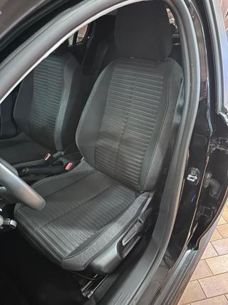 PEUGEOT 208 usata, con Leve al volante