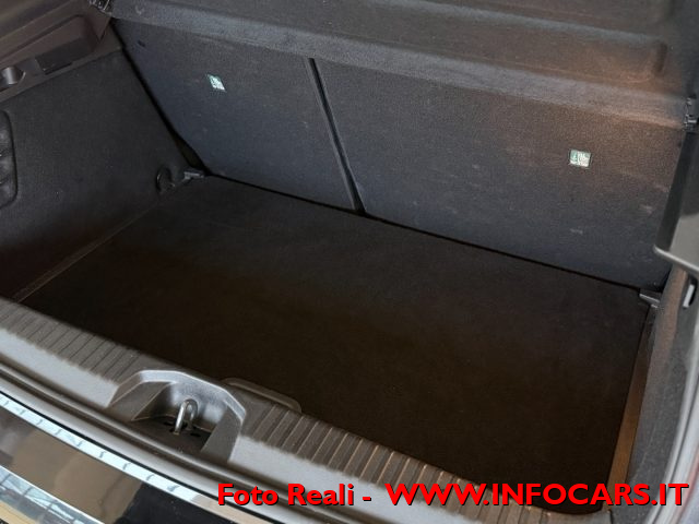 MITSUBISHI Colt usata, con Autoradio digitale