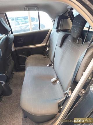 TOYOTA Yaris usata 12