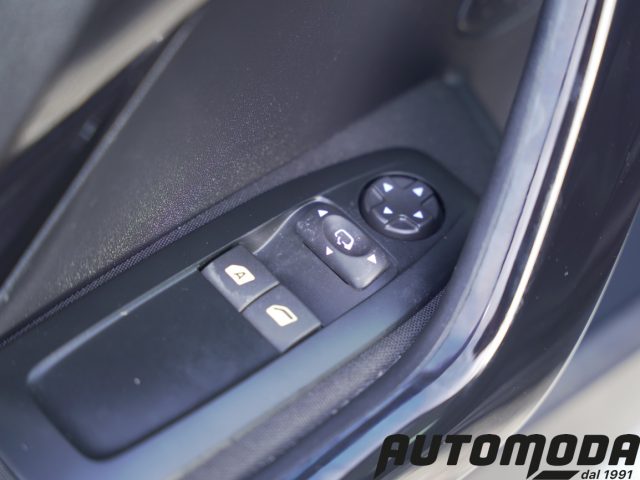 PEUGEOT 208 usata, con Specchietti laterali elettrici