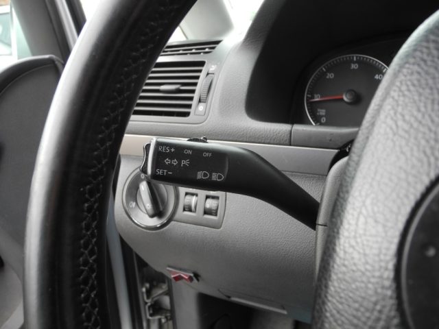 VOLKSWAGEN Touran usata, con Controllo trazione