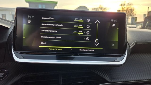 PEUGEOT 208 usata, con Leve al volante