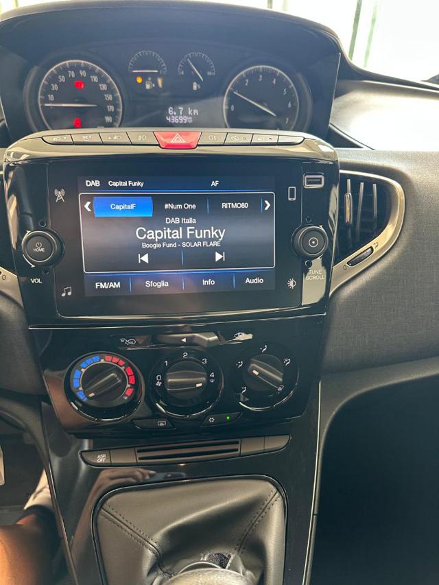 LANCIA Ypsilon usata, con Telecamera per parcheggio assistito