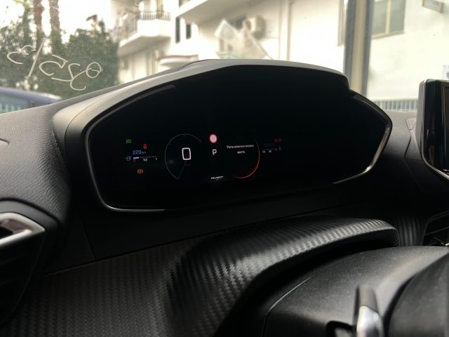 PEUGEOT 2008 usata, con Touch screen