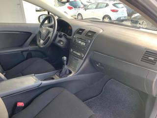 TOYOTA Avensis usata, con Controllo automatico clima