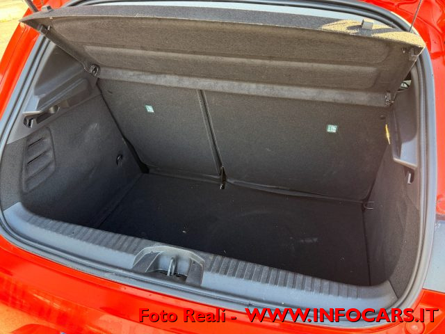 RENAULT Clio usata, con Sensori di parcheggio posteriori