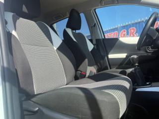 TOYOTA Yaris usata 29