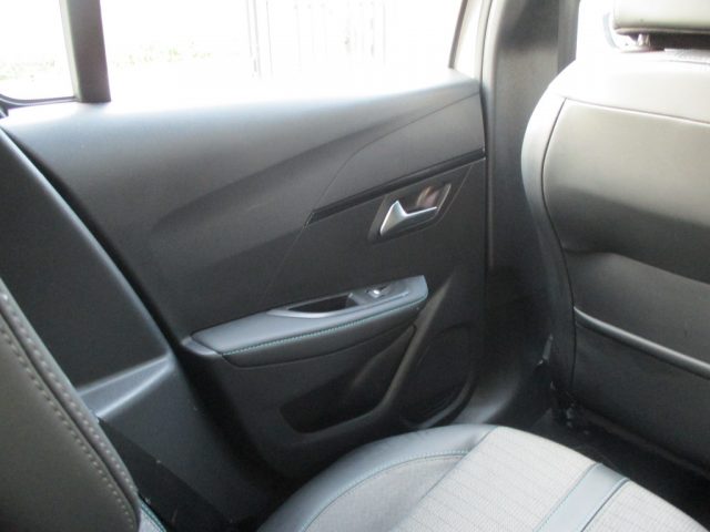 PEUGEOT 208 usata, con Autoradio