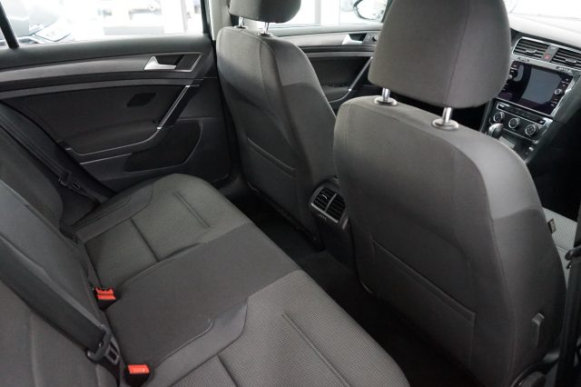 VOLKSWAGEN Golf usata, con Airbag testa