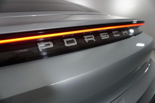 PORSCHE Taycan usata, con Bluetooth