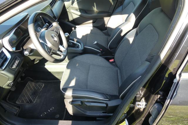 RENAULT Clio usata, con Park Distance Control