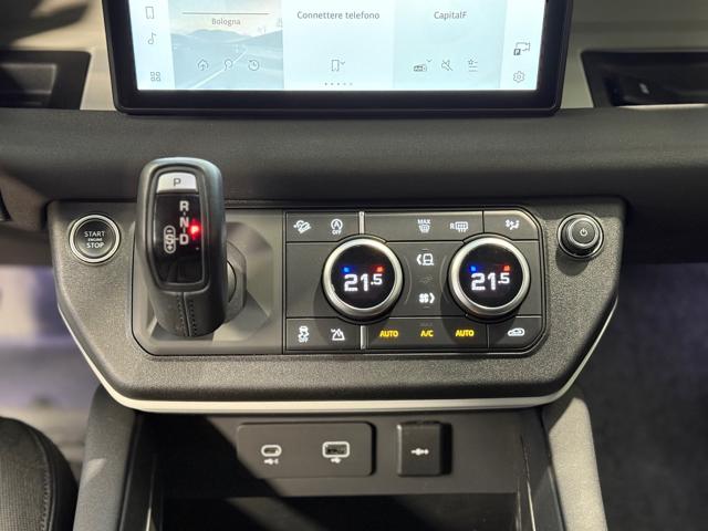 LAND ROVER Defender usata, con USB