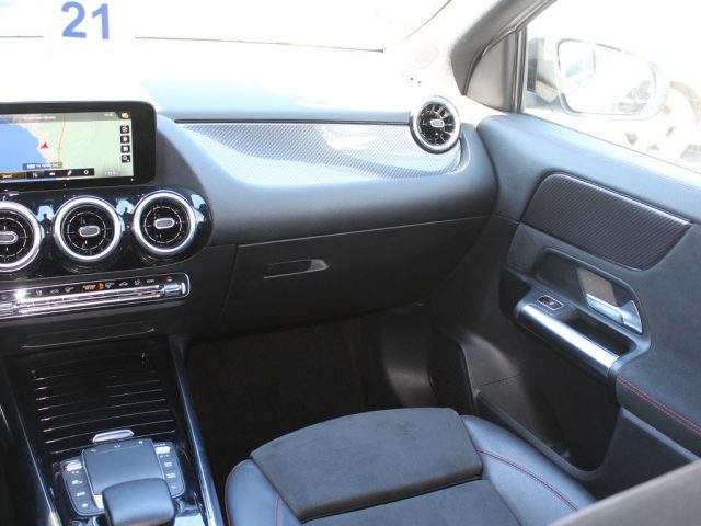MERCEDES-BENZ GLA 200 usata, con USB