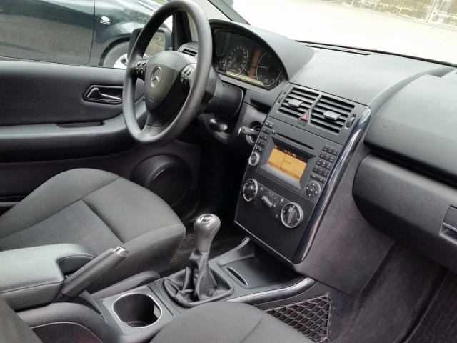 MERCEDES-BENZ A 180 usata, con Chiusura centralizzata