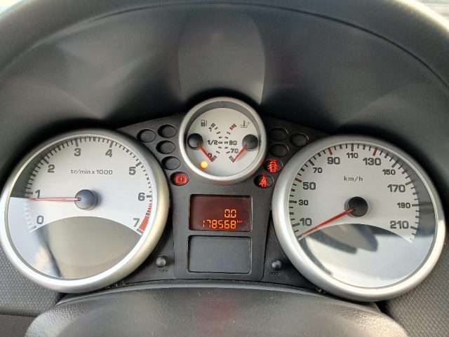 PEUGEOT 207 usata, con Autoradio