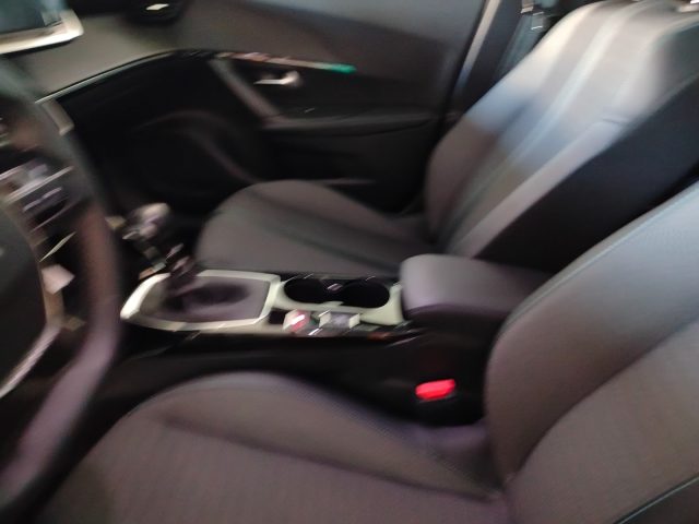 PEUGEOT 2008 usata, con Sensori di parcheggio posteriori