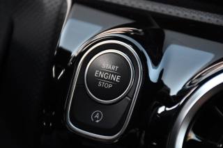 MERCEDES-BENZ CLA 180 usata, con Leve al volante