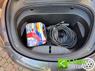 TESLA Model 3 usata, con USB