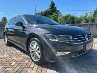 VOLKSWAGEN Passat Variant usata, con Airbag laterali