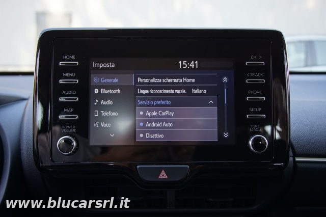 TOYOTA Yaris usata, con Fari LED