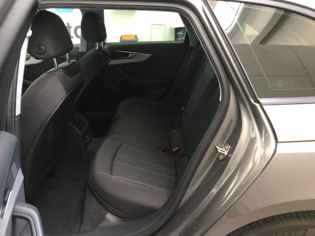 AUDI A4 usata, con Autoradio digitale