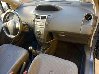 TOYOTA Yaris usata 13