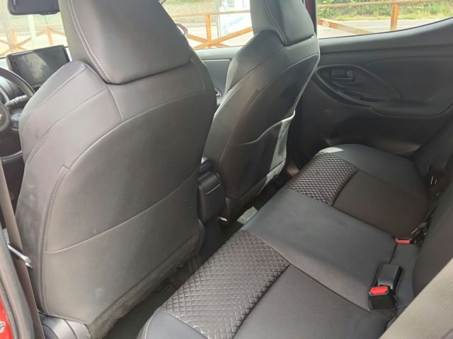 TOYOTA Yaris usata, con Fari LED
