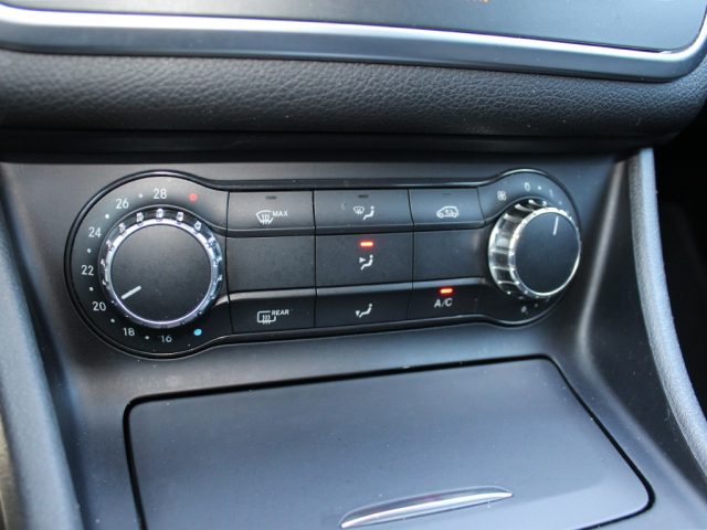 MERCEDES-BENZ GLA 200 usata, con Hill holder