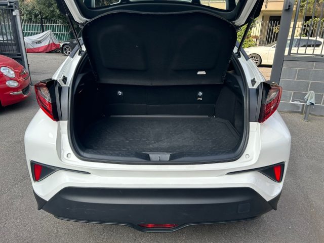 TOYOTA C-HR usata, con Sistema di navigazione