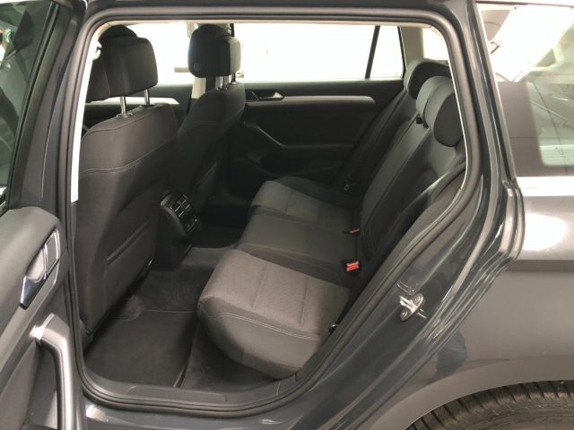 VOLKSWAGEN Passat Variant usata, con Isofix