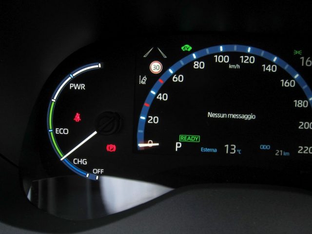 TOYOTA Yaris Cross usata, con Autoradio digitale