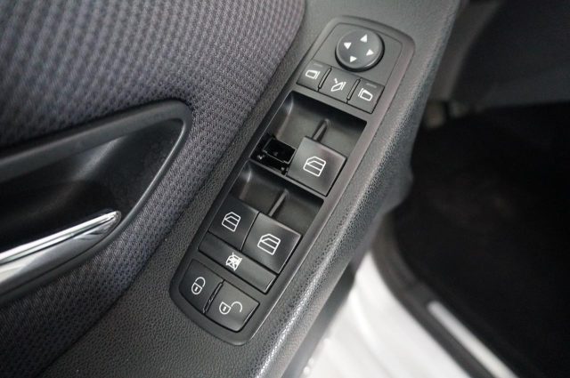 MERCEDES-BENZ B 180 usata, con Specchietti laterali elettrici